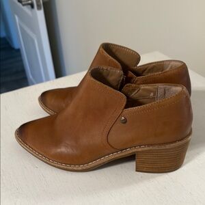 Hush Puppies Women’s Ailee Tan Camel Distressed Leather Ankle Booties / Size 8.5